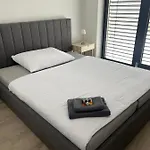 Golf Stella S Bazenom Вилла