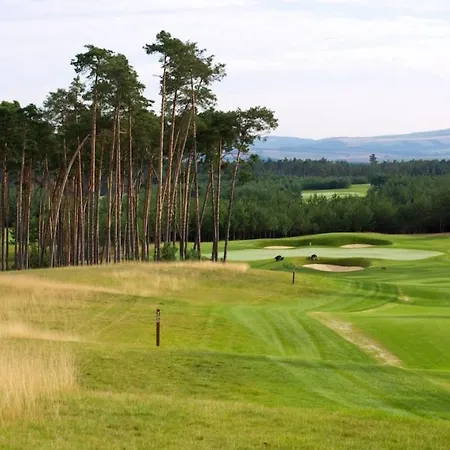 Golf Stella S Bazénom Villa