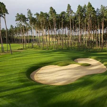 Golf Stella S Bazenom *