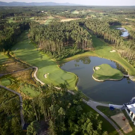 Golf Stella S Bazénom * Sajdikove Humence