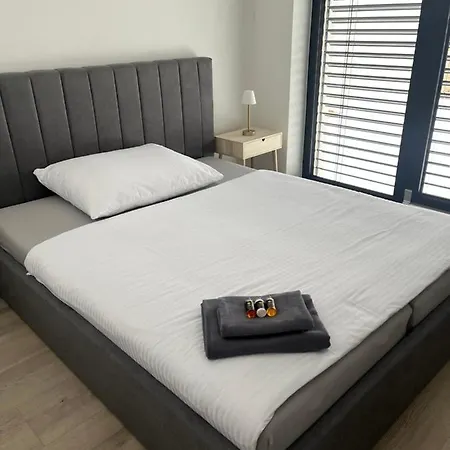 Golf Stella S Bazénom Villa