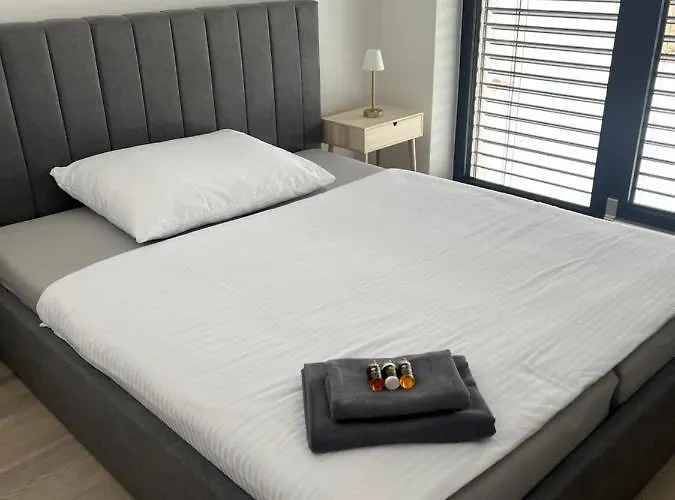 Golf Stella S Bazénom Villa